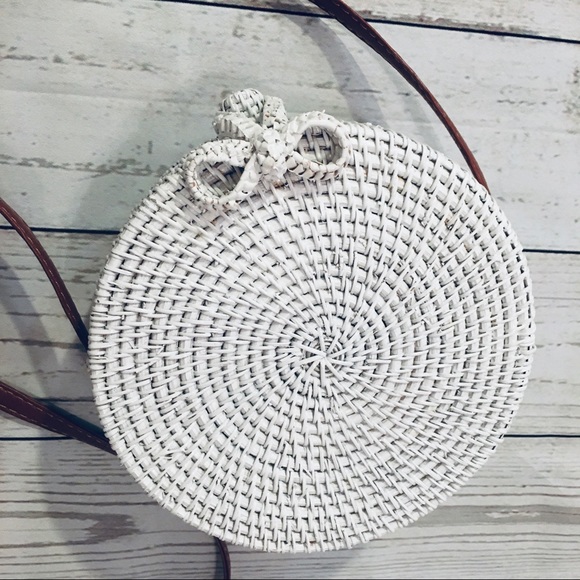 🌴WHITE LARGER BALI KNOT CLOSURE RATTAN-STRAW BAG - Picture 2 of 5